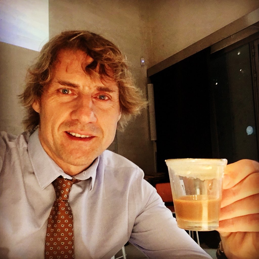 JulianIantzi1's tweet photo. A tomar un cafecito antes de presentar la gala cena por el 50 aniversario de Synergas en el Museo San Telmo de Donostia. Habrá ambiente y lo vamos a pasar bien.. Jende jatorra, sari asko, umorea, afari ederra..Ezin hobeto!!💪😄. #synergas #ferreterias #reconocimientos https://t.co/IiaO5mshZ3