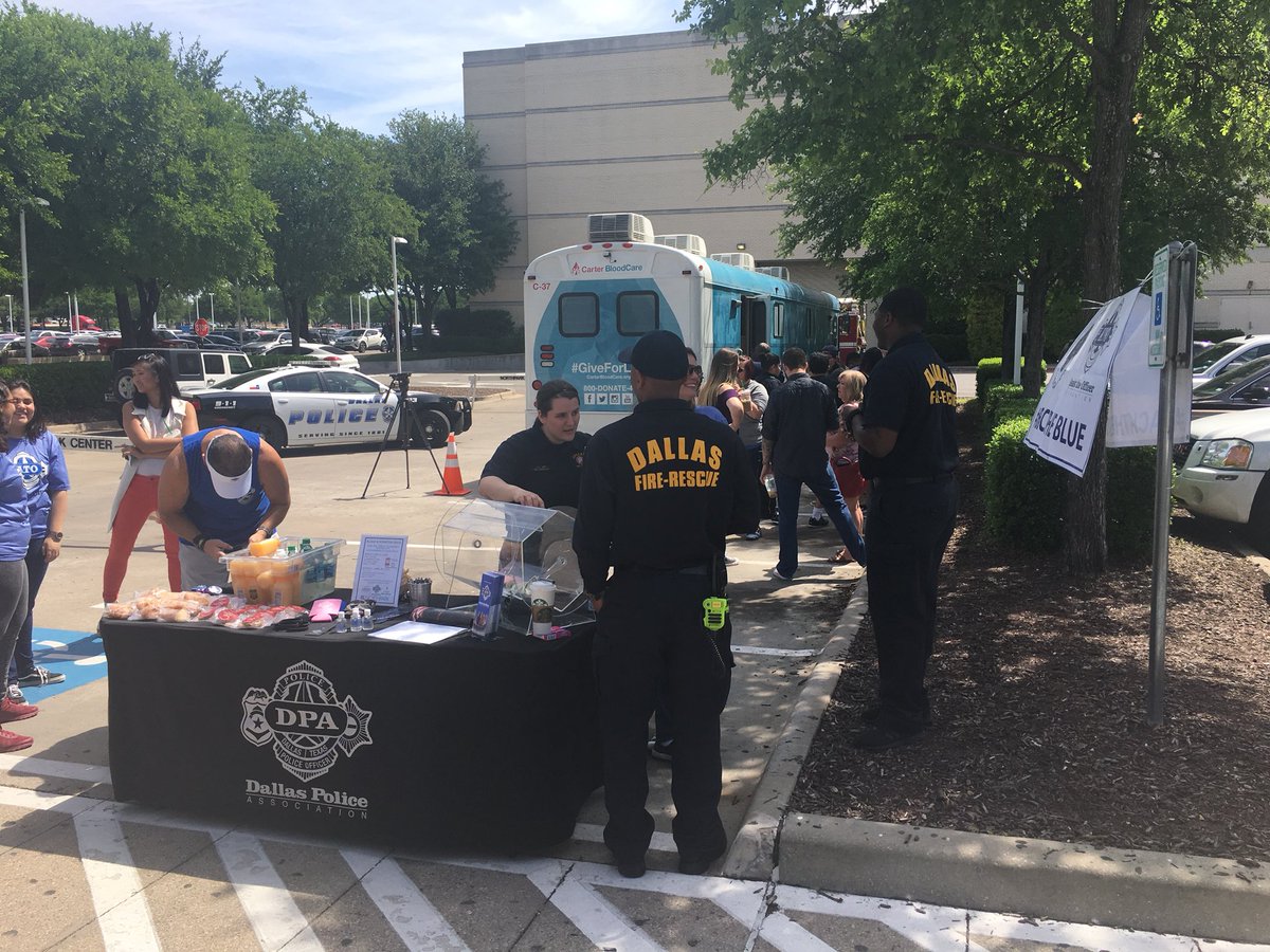 YeomansNBC5's tweet photo. Officers, friends, family, strangers lined up to donate blood @NorthParkCenter in honor of DPD Officers #RogelioSantander #CrystalAlmeida, and #ScottPainter all shot this week. Blood drive happening until 3p outside @Macys. @NBCDFW https://t.co/n2VRiRt2R6