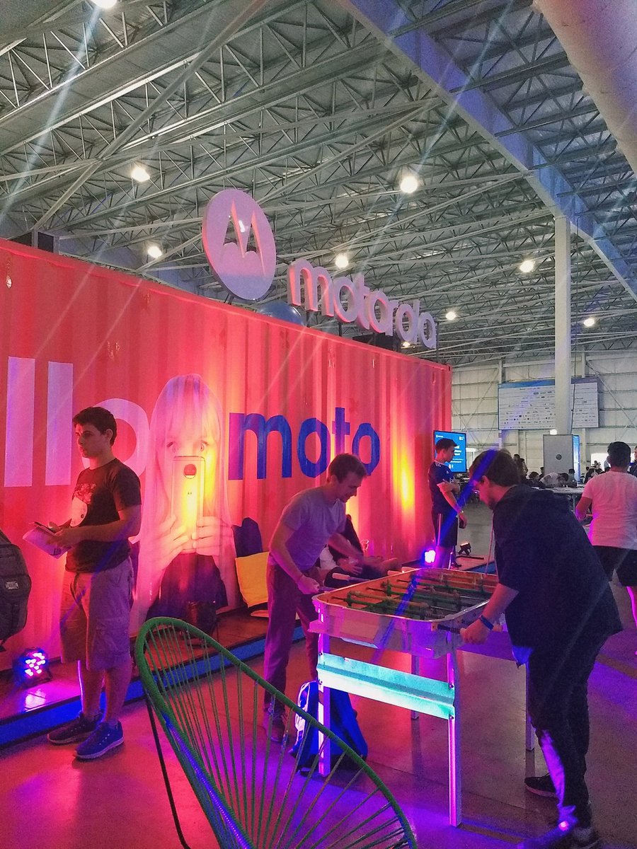 motorola_AR's tweet photo. Seguimos en @campuspartyar Buscanos y reconectate con la innovación. #HelloCampus #HelloBaires #CPAR2 https://t.co/a0EwyGkSvW