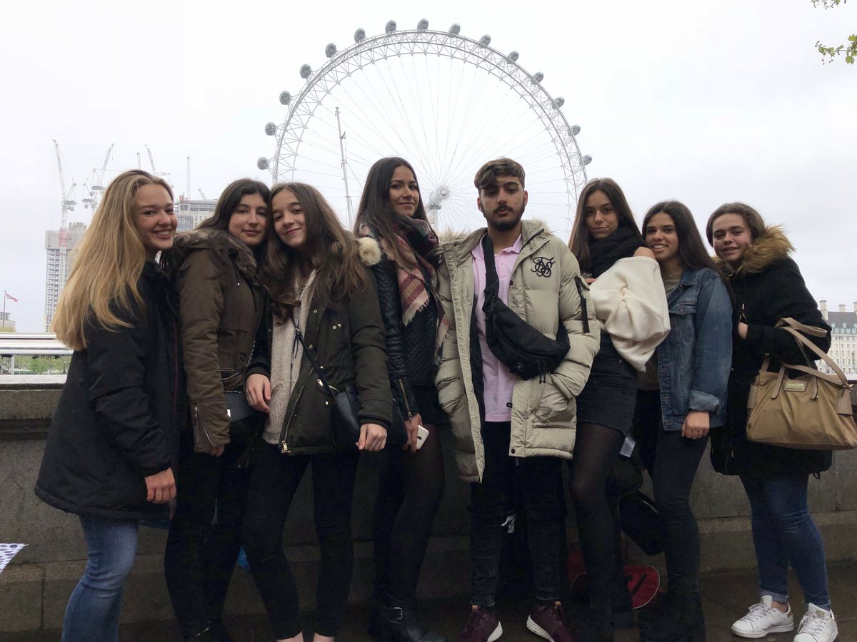 VReinaGijon's tweet photo. Day trip to London!! Mucha caminata para intentar ver la mayor cantidad posible de puntos de interés en el tiempo disponible. Gran experiencia en Londres!!! #London #Londres #VR #VRontour #ponteencamino https://t.co/6DhSVhqwJq