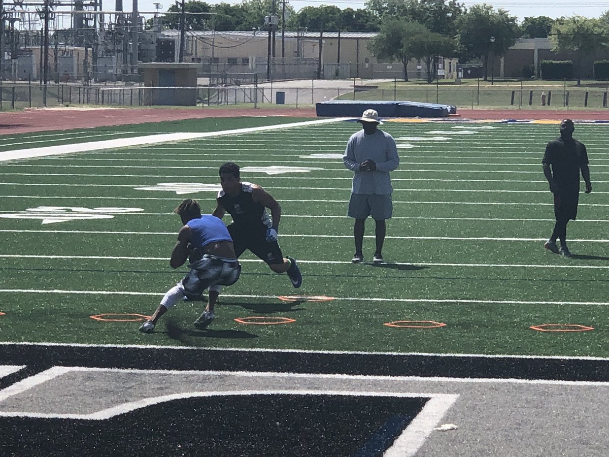 The_SavageSeth's tweet image. Saturday session with @Bbetterskillz @BKYLESaTXShado6 #workhardbbetter