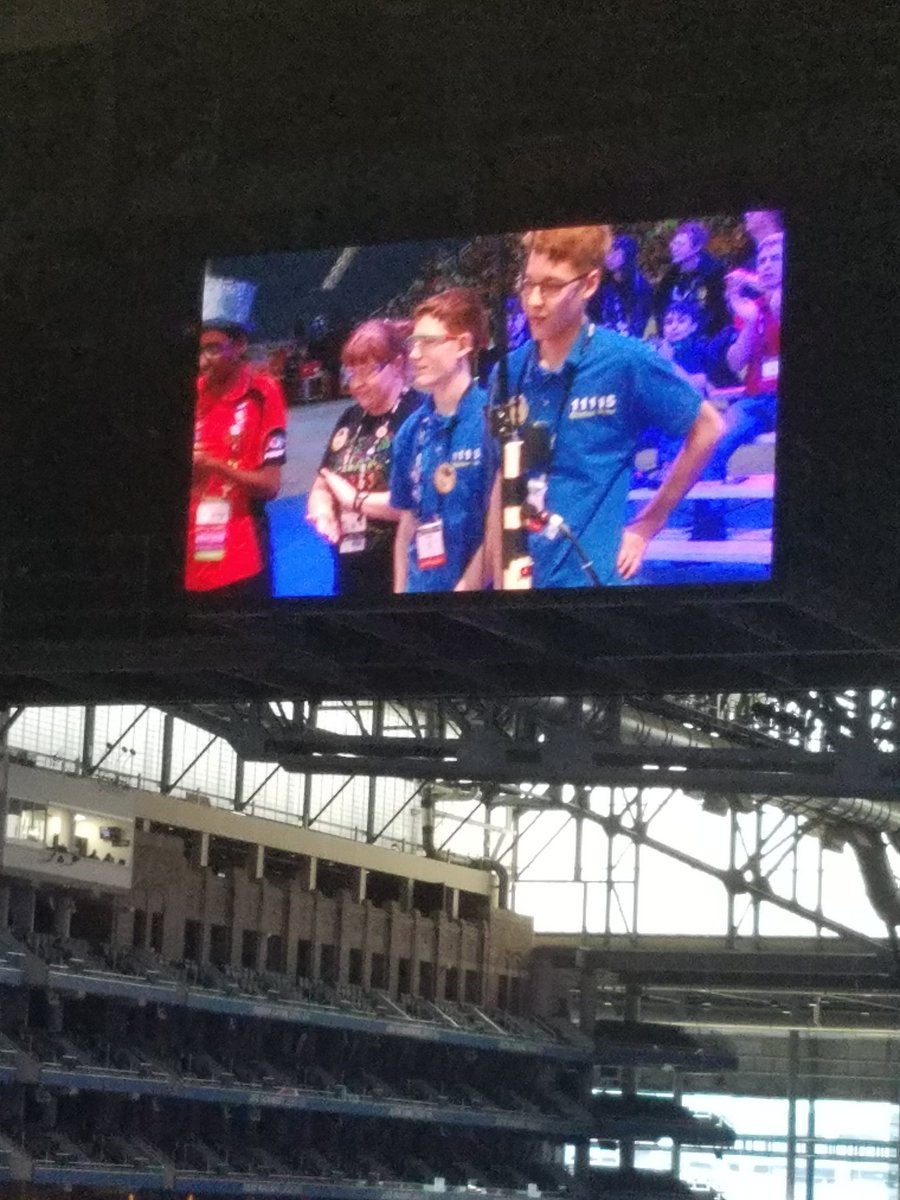 FRC1073's tweet photo. Our community FTC Team, Gluten Free, competing on Einstein! @HB_highschool @HBmiddleschool @ptobrooklinenh @FIRSTweets #WeAreNE #netocmp #OMGrobots #FIRSTChamp https://t.co/PvzaIJmsBE