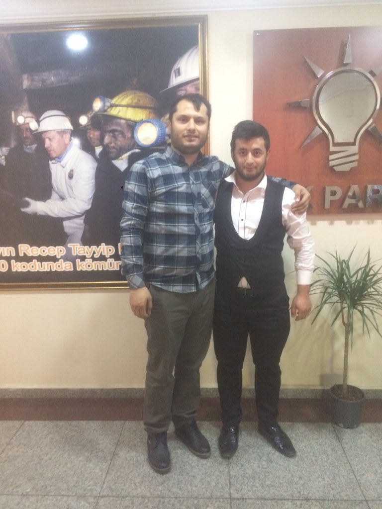 uniakdevrek67's tweet photo. Zonguldak il gençlik kolları başkanımız @b_onuk AKPARTİ ZONGULDAK MİLLETVEKİLİ ADAY ADAYLIĞINI açıklayacak olup çıktığı bu yolda baraşılarını diliyorum https://t.co/Dyu568WFWc