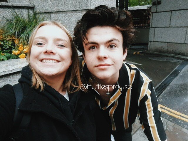 hufflesprouse's tweet photo. It is always lovely to meet you @NewHopeBlake. Each time you seem taller then before and I look like a schtroumph but however. I love you lot dude and I can't wait to see you again 💛
#NHCROADTOSHEPHERDSBUSH #NightAndDayTour https://t.co/1OxJKK02x5