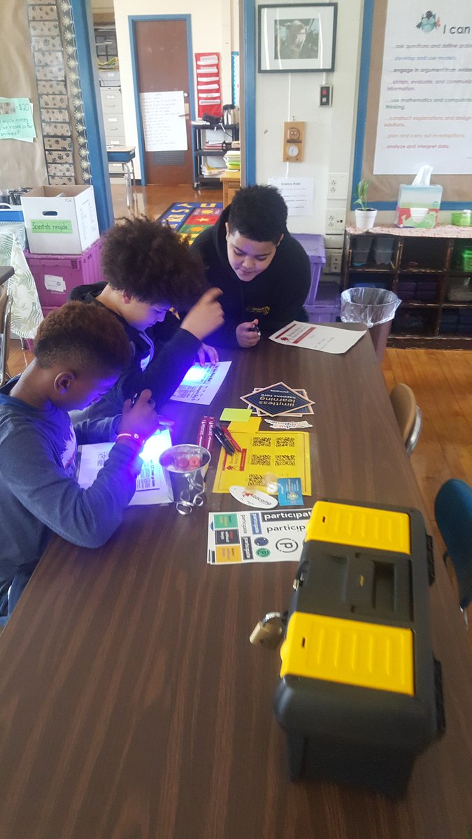 CraigCMartin12's tweet photo. Proud of @mjperkins2014 Scholars 4 @breakoutEDU! @EdcampUSA  #InnovateBPS #ascd #educolor #stem #BrownBoysofBoston https://t.co/83oBwfDitM