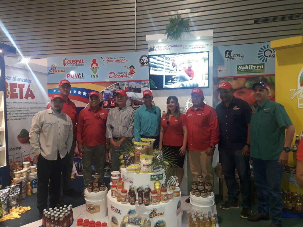 GJCabelloC3K's tweet photo. Desde el @PoliedroCaracas en la Feria #VenezuelaEsPotencia2018 el @MinppalOficial presente en aras de fortalecer la seguridad alimentaria en articulación directa con los @ClapOficial. https://t.co/yETj6Rw5fU