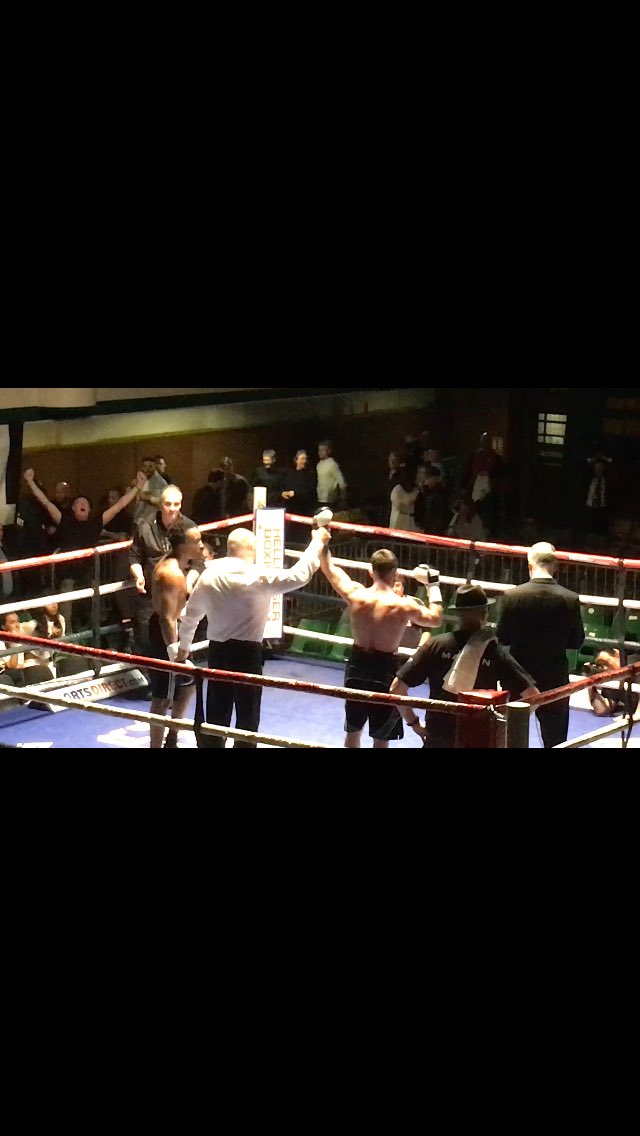 Litl_lady_t's tweet photo. Oi!Oi! @ryan_maartin is back with the win. Some beautiful angles and great footwork. .... made it 4 wins out of 5 for #TeamFitzpatricks https://t.co/7Nzrc5J0zH
