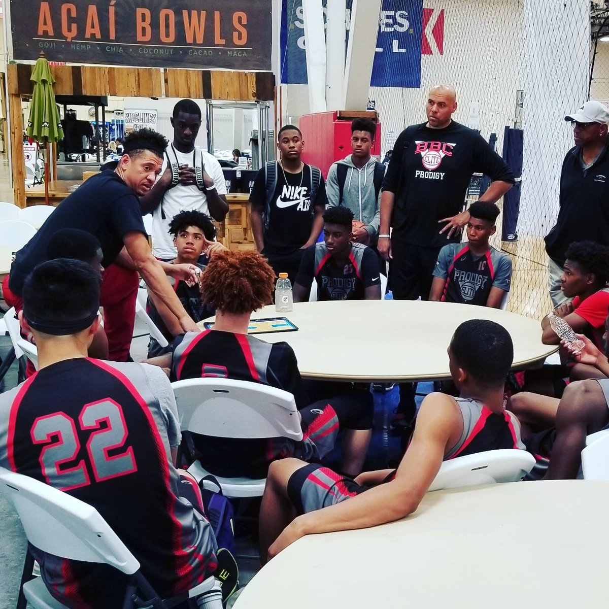 CamProdigyAthIn's tweet photo. "If we don't play defense we might as well go home....RIGHT NOW!!" #DoublePumpSpringHoopFest @RealTracyMurray @Iam2Philthy @coachbrandonlee @MattyK31 https://t.co/ajSUDl6Q2m