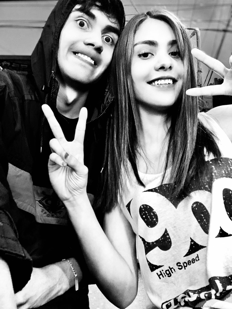 alannavarro's tweet photo. 19 años de historias llenos de ocurrencias  y locuras acompañadas de belleza te amo @imkarennavarro felices 19 años sabes que aquí tienes un amigo de vida para siempre. https://t.co/ZAIFZ5WKNR