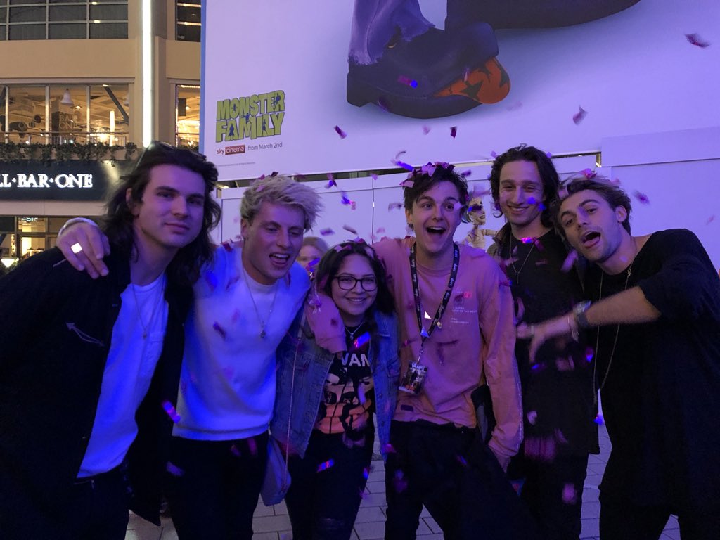 middleotnight's tweet photo. @TheBandPM you guys did a sick set, thanks for a good night ❤️ https://t.co/bGirWe7uRj