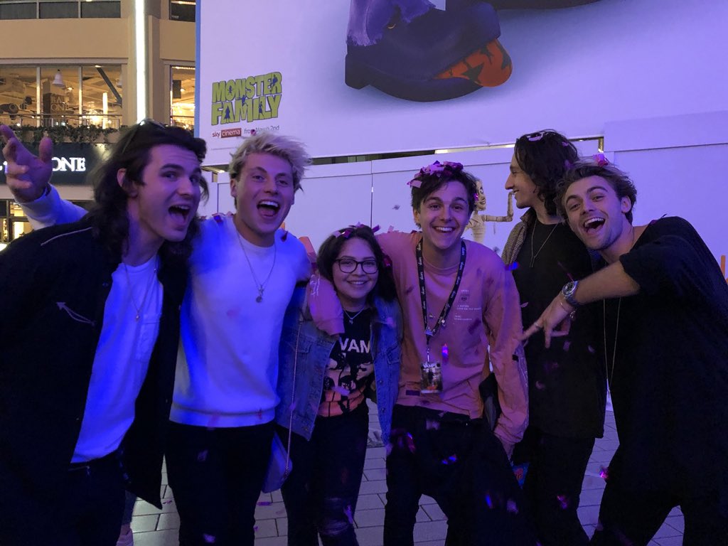middleotnight's tweet photo. @TheBandPM you guys did a sick set, thanks for a good night ❤️ https://t.co/bGirWe7uRj