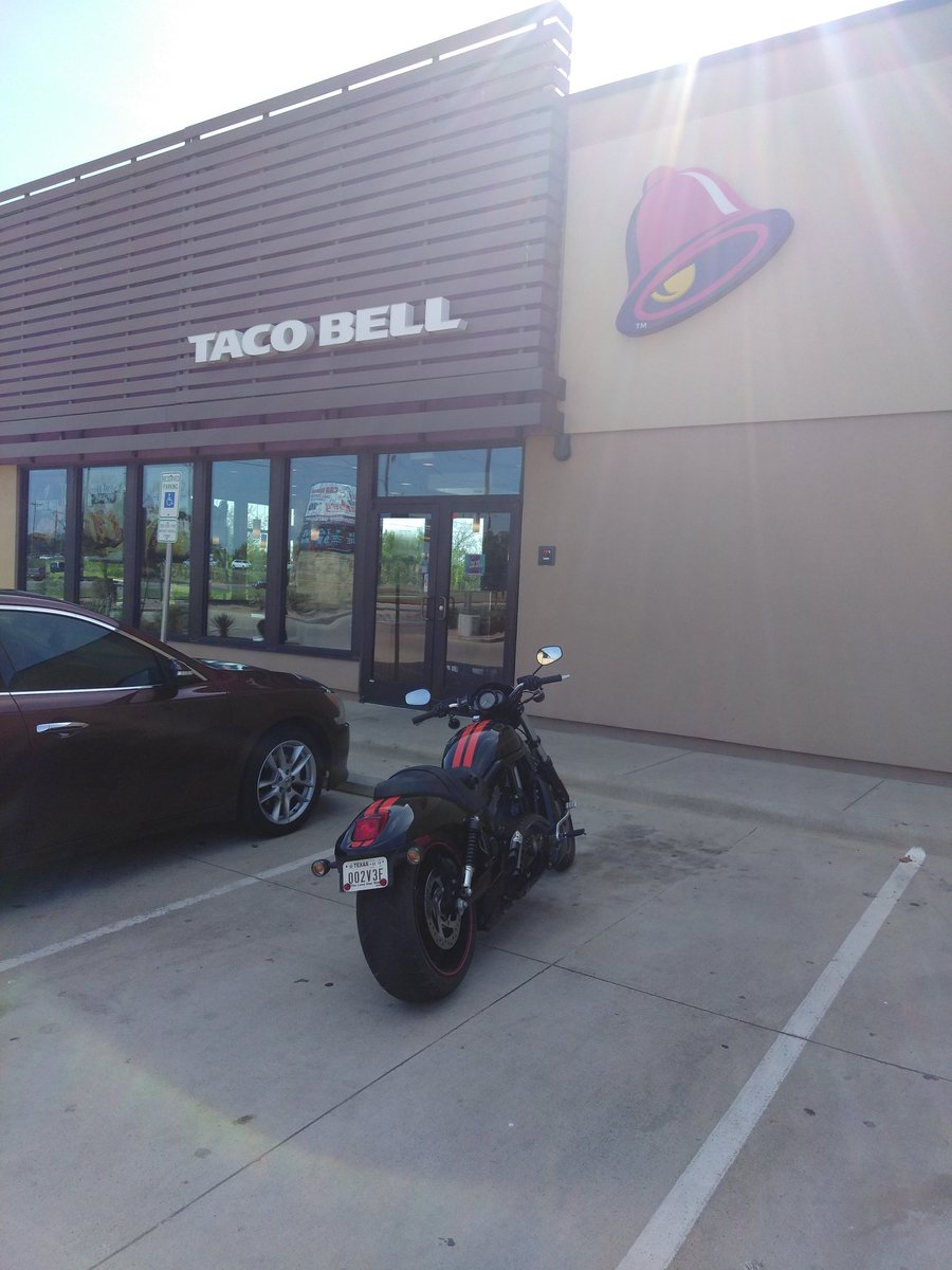 9milson2wheelsM's tweet photo. Eating at The Klebs place! #9milson2wheels-matt #thekleb #9milson2wheels, #tocobell https://t.co/yREW7trIxC