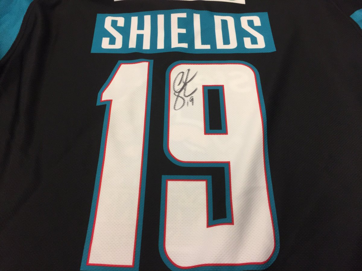BelfastGiants's tweet photo. Get your hands on a Colin Shields game jersey😃

We’re celebrating ANOTHER gold for @sheds19 + @TeamGBicehockey🥇👌

To enter - simply RT this...NOW😬 Ends Monday 12pm https://t.co/zodcKneCoG
