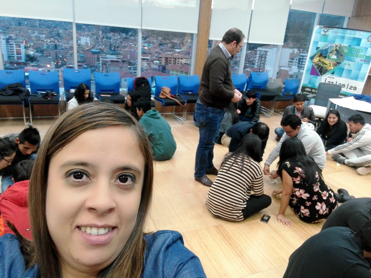 m_belenf's tweet photo. #marshmallowchallenge en #swcusco en la #universidadandinadelcusco https://t.co/wGOCGzP47y