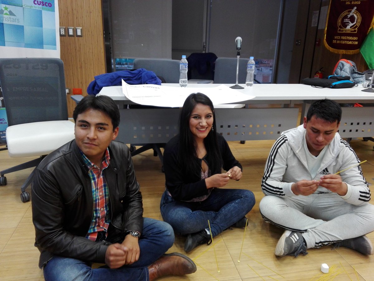 m_belenf's tweet photo. #marshmallowchallenge en #swcusco en la #universidadandinadelcusco https://t.co/wGOCGzP47y