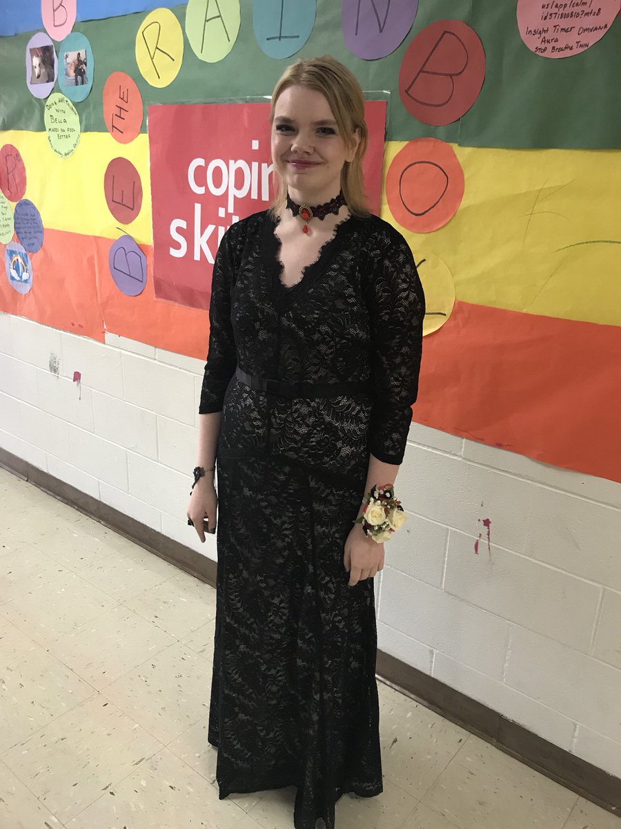socjust_fighter's tweet photo. Itโs prom time! #rhsprom2018 https://t.co/iBmD4e3EpM