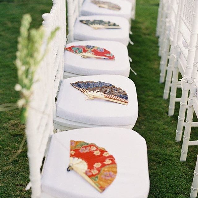 #Instagramtakeover @jenniferlongeats #bostonuniversity #BUhospitality #inspirationiseverywhere student project.... Placing these beautiful Chinese fans for your wedding guests, especially on a hot day, allows guests to fan themselves in style. 
photograp… ift.tt/2HyRczN