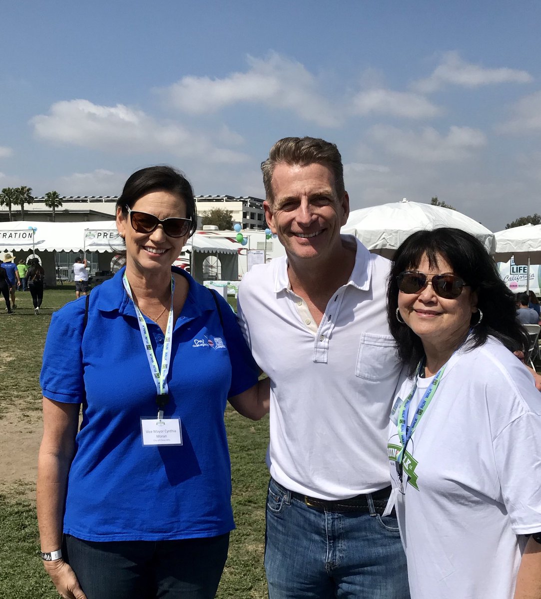 councilchick's tweet photo. @abc7phillip it’s was truly a pleasure to meet you at today’s @donatelifecalifornia walk/run 💚💙 Thanks for sharing your inspiring story with everyone. #livingdonor #donatelife @onelegacyinspires @abc7la #ripkimo https://t.co/ymkZ7wnumI