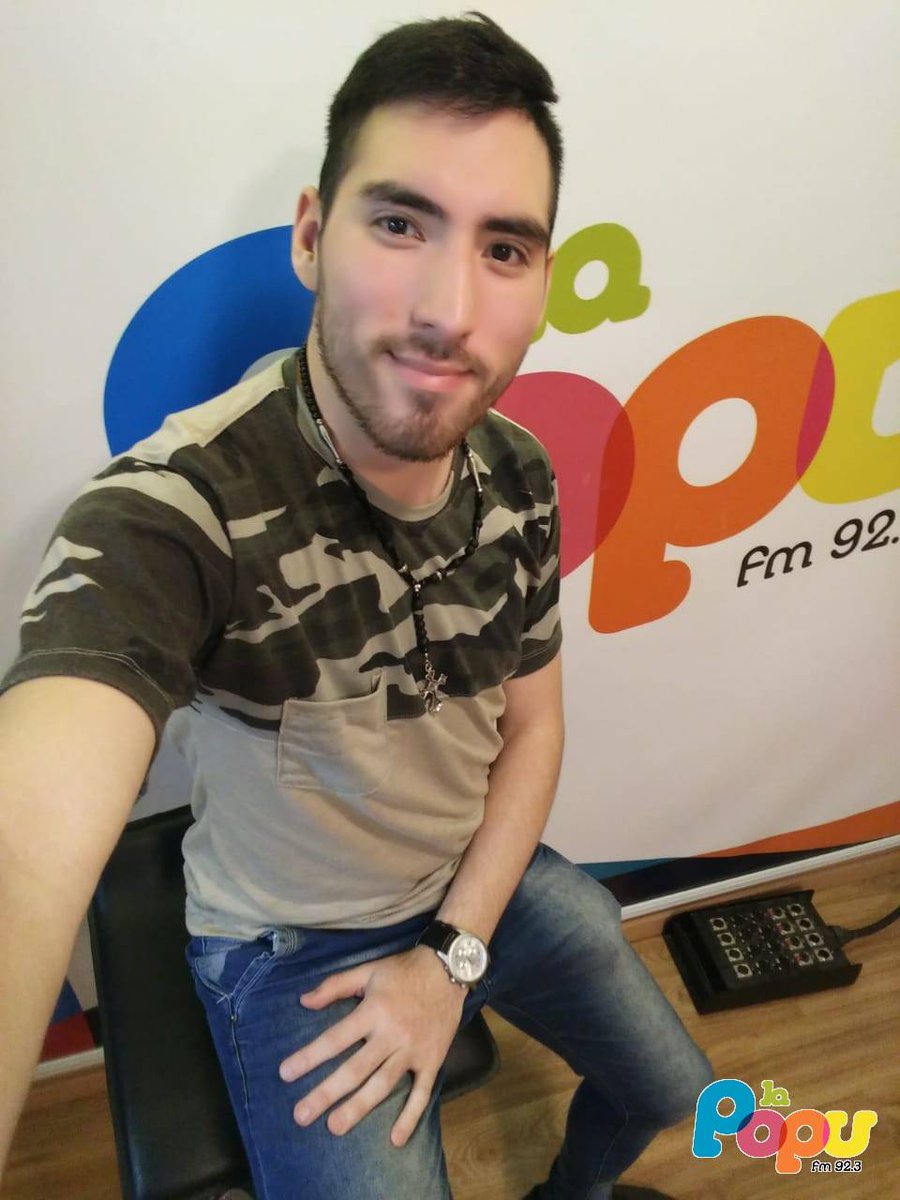 FMRadioPopular's tweet photo. Ya estΓ‘ Ulises para hacerte #ElAguante en la previa de #Sabrodo desde el GRAN REX!! La Popu transmite el SHOW desde Buenos Aires!!πΆπ΅πΊπ https://t.co/ck9c3g2umP