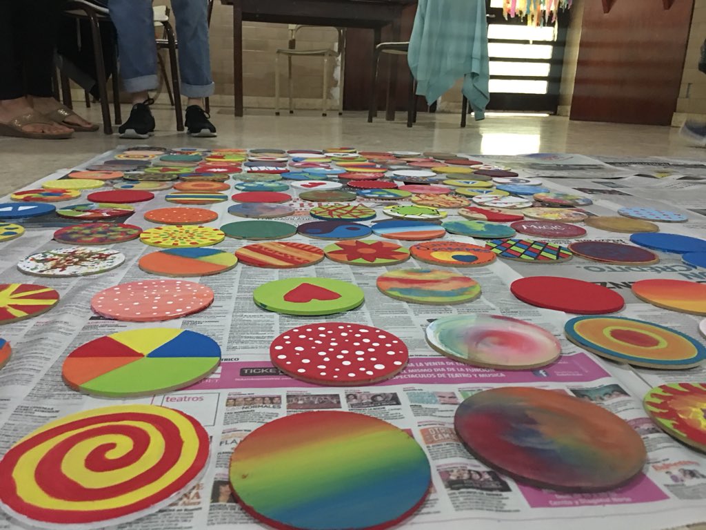 RCBAJOBELGRANO's tweet photo. Hoy estuvimos en San Antonio de Areco y con una actividad en el campamento “Yo lideró” de Interact.
Los niños pintaron tapas para colaborar con @innovarIncluir #JugarEsAlgoSerio #Interact4895
#Interact #Rotary #BajoBelgrano #GenteDeAccion @4895Rotary https://t.co/pcg2FXEvE4