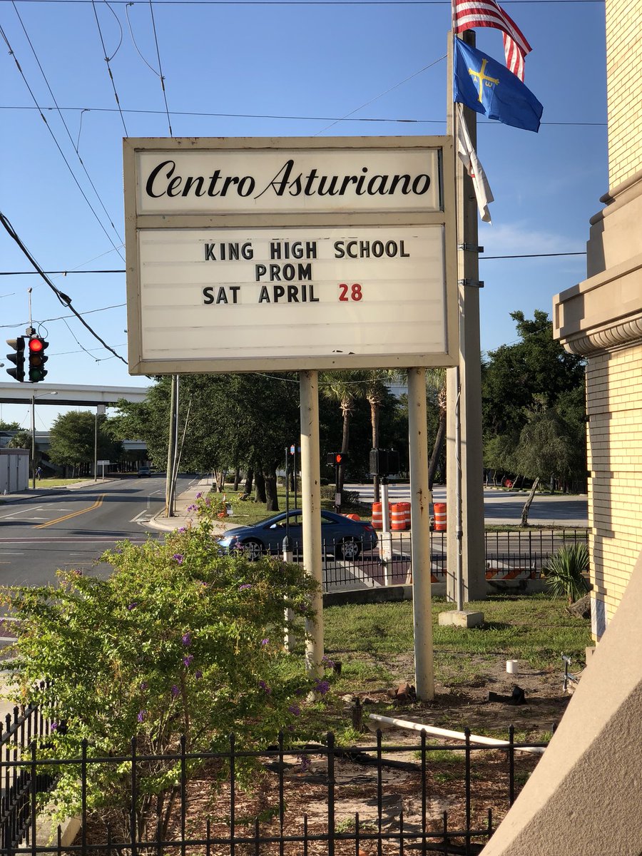 KingHSLions's tweet photo. What to do tonight? #KingHigh #Prom2018 https://t.co/GTJZqdCPl8