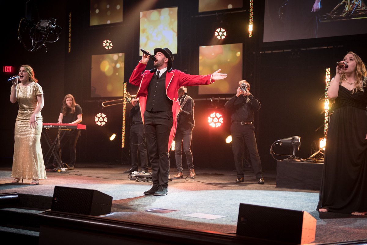 cedarville's tweet photo. This is the greatest show!
#Elliv #Cedarville https://t.co/seUb0HJmUC