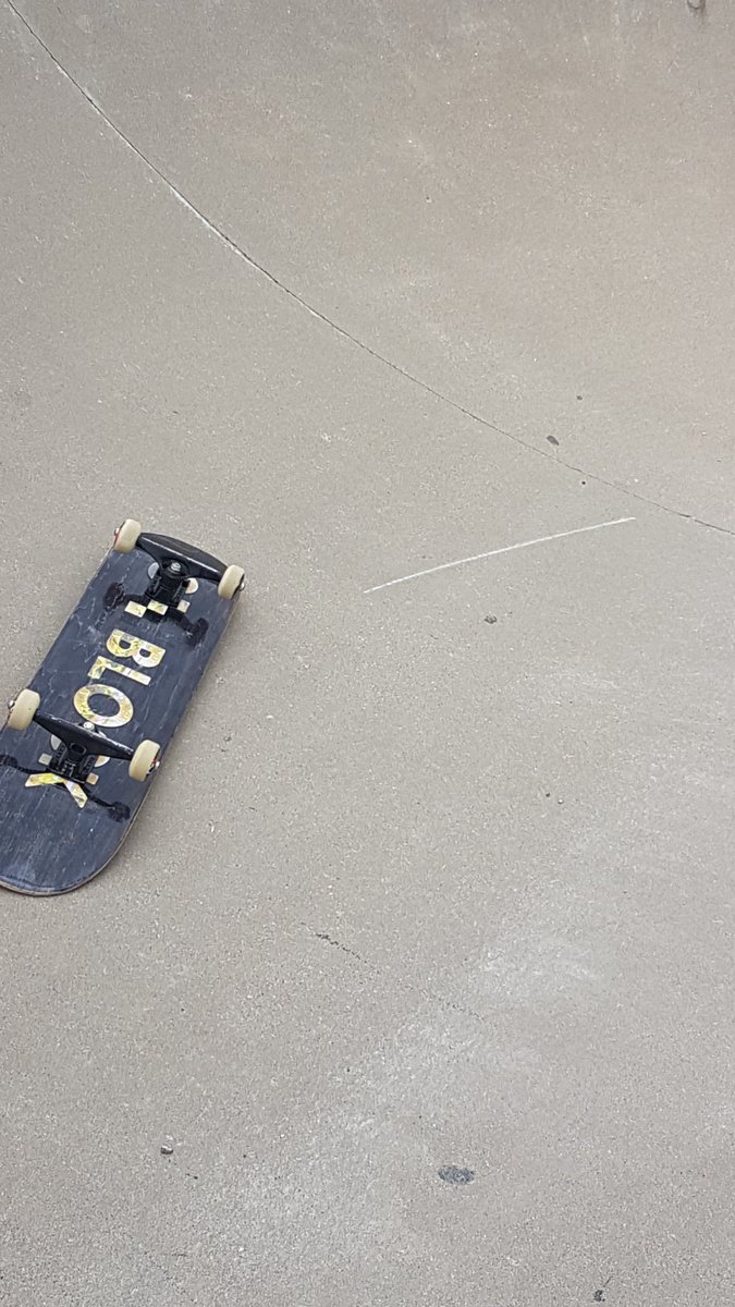 333Pugs's tweet photo. Got out for my first skate session this year. Reminder the #pebblessuck https://t.co/kjUho7uqtv