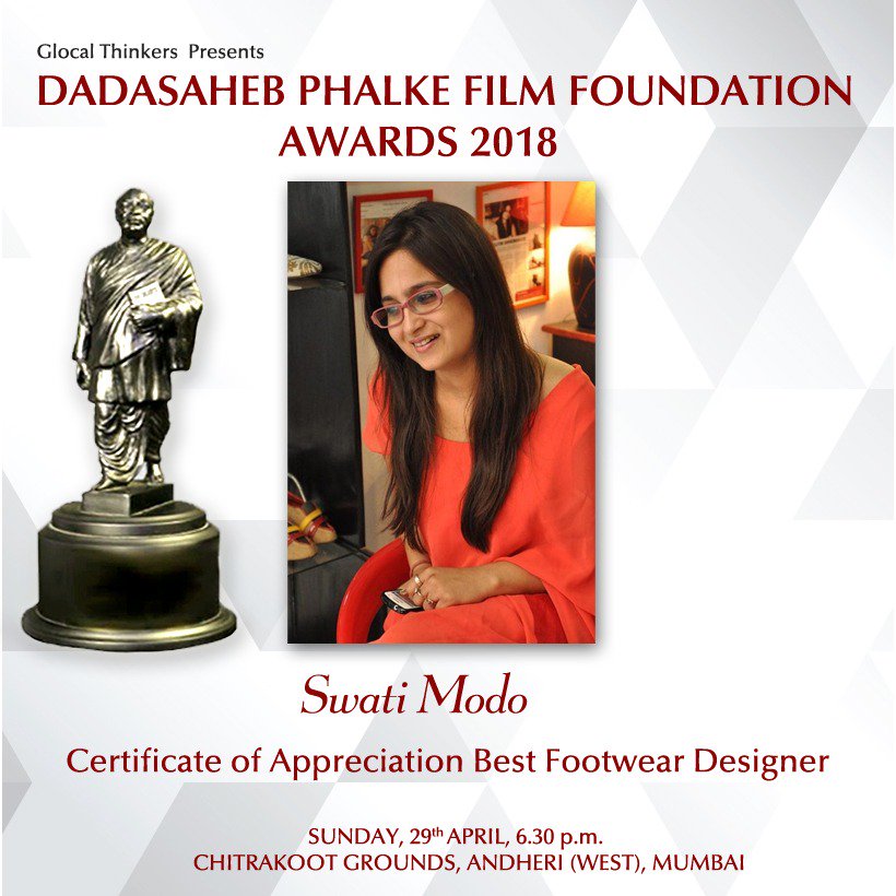 DSPhalkeFFAward's tweet photo. #DadaSahebPhalkeFilmFoundationAwards 2018
Award to #SwatiModo
Certificate of appreciation
Best footwear designer
#Indiancinema #DSPhalkeFFAwards
@smritiirani https://t.co/0GFRkYDun8