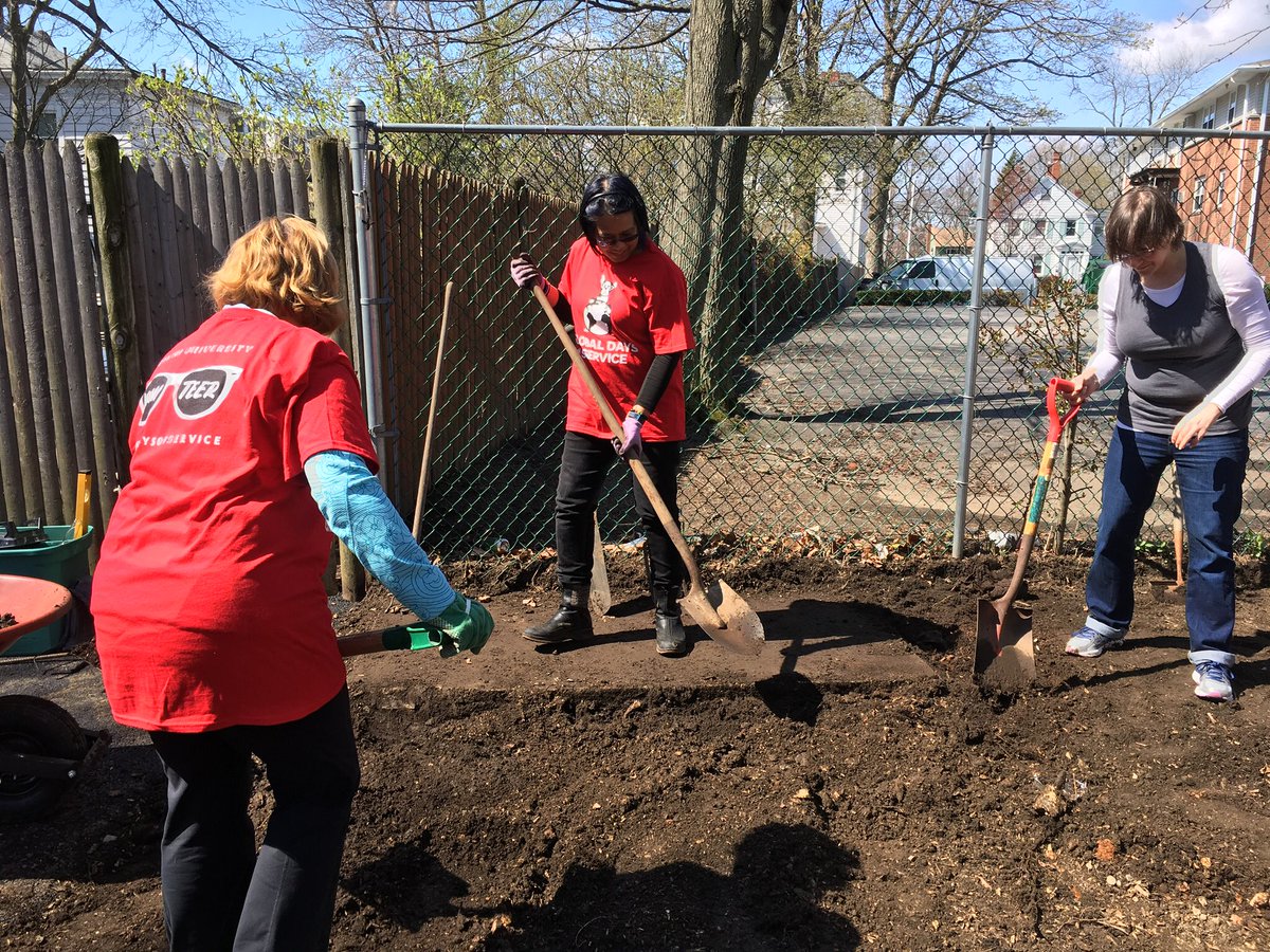 nizziumc's tweet photo. Taking a nap after #BUDaysofService at #therealprogram in Lynn. https://t.co/wNgBxlr1ae