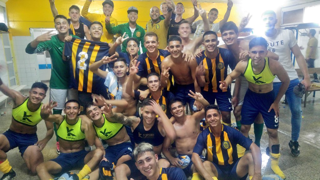 CARCJuveniles's tweet photo. #6ta 📸 ¡A festejar! Los dirigidos por Esteban Solari tuvieron su celebración post clásico. https://t.co/pWqqOH8TS4