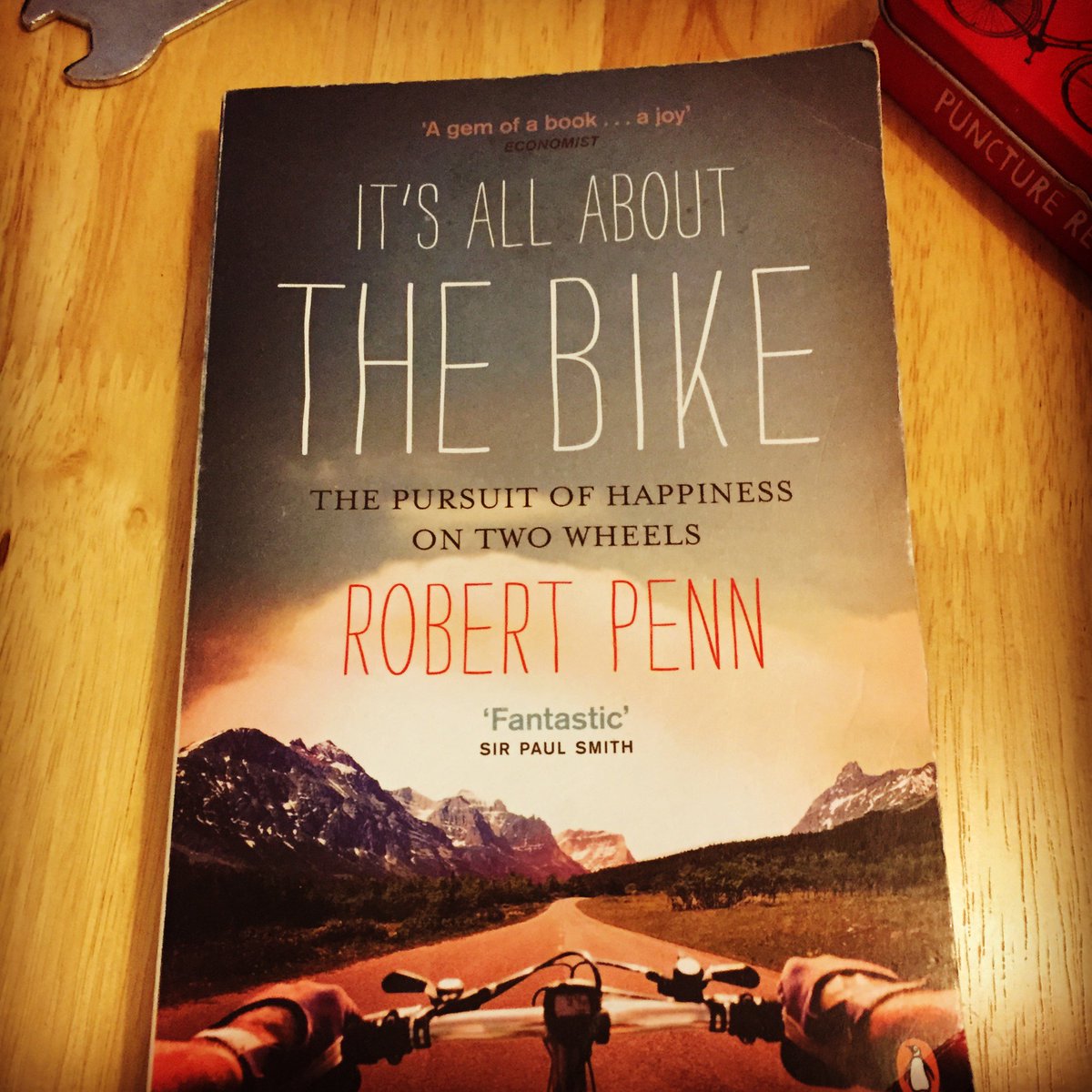 TwoWheeledRonin's tweet photo. In this weeks two wheeled adventure...
I read another book!
https://t.co/xS6913WqnY
#bookreview #itsallaboutthebike #bike #bicycle #cycling #cyclist #robertpenn #twowheels #twowheeledronin https://t.co/teEufdO7U8