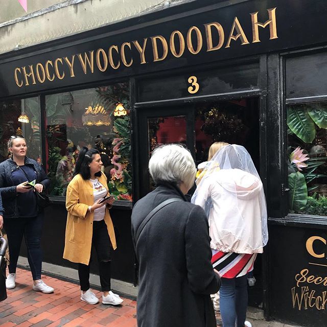 hobbsmusicUK's tweet photo. You can’t come to #BMC2018 and not see the sites #brewtime #caaaake with @VanDOfficial @choccywoccyshop #nomnomchoc https://t.co/1Y2Vv32rLo https://t.co/Zgjcoezrcw