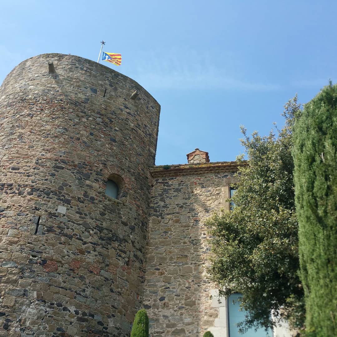 criballes's tweet photo. Castell de Foixà https://t.co/juaPXkG6BL