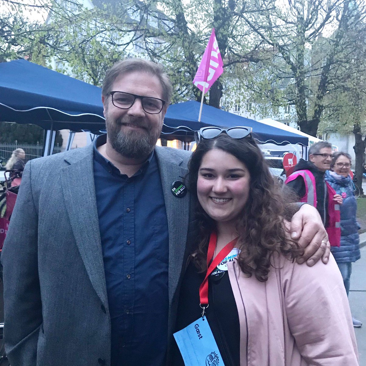 Siddique_SB's tweet photo. Vi er ved forligsen hvor vi fandt @ChristofferJ_HL formand for @handelslaerere. Vi støtter vores lærere hele vejen i kampen for ordenlige vilkår #uddpol #ok18 #enløsningforalle #nokernok https://t.co/gy3VPfXrGn