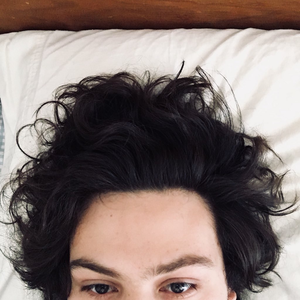 luisgarcelli's tweet photo. Mi cabello al despertar... simplemente hermoso. https://t.co/6UXB9A0yNx