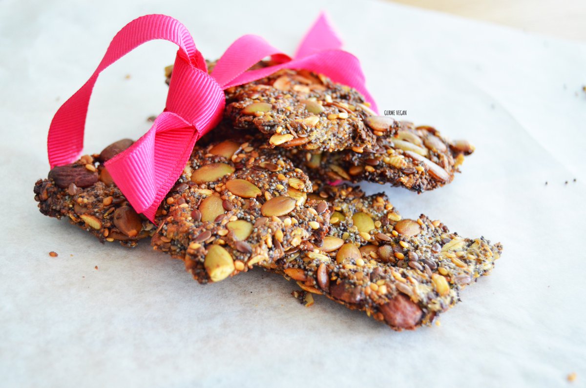 gurmevegan's tweet photo. The perfect crispy vegan seed crackers!🔆
Get this recipe: https://t.co/BS1PaRDP0Q
#cracker #seedcracker #vegansverige #veganskt #veganmat #veganism #veganfood #vegansnack #veganrecipes #govegan #veganeats #plantbased #gurmevegan #foodie #yoga #meditation #veganhour #healthyfood https://t.co/OhD3fjwPbL