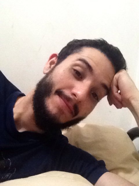 gabriel15961126's tweet photo. Esa cara de prendido mientras hablaba por Skype hasta las 4 AM... Ya no aguanto nada, gente 😕 #putos30 https://t.co/TOtgOfribX