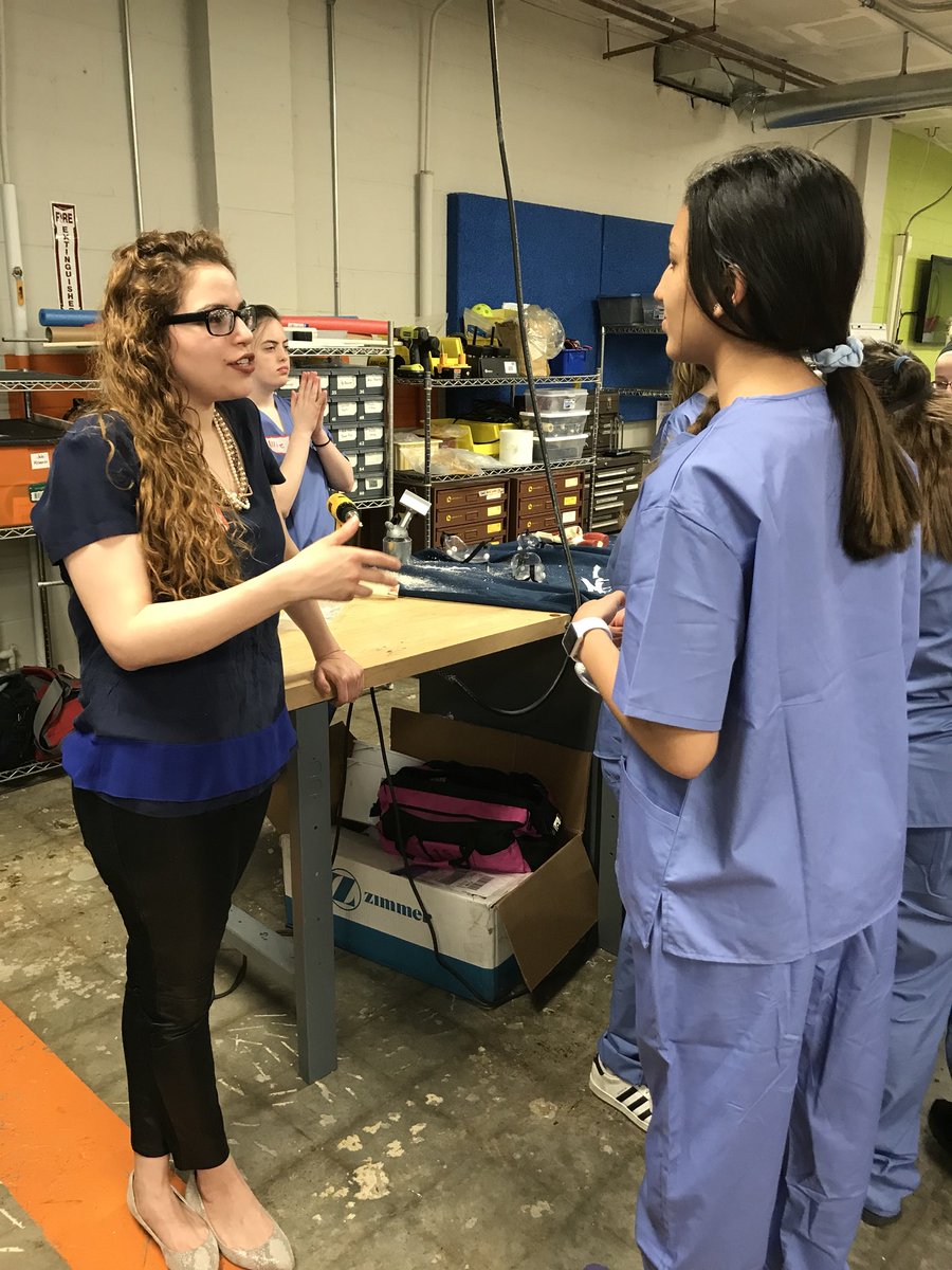 STEMKC's tweet photo. Women mentoring young women #girlsinstem @PerryInitiative @UMKCSCE event #perryinitiative https://t.co/ApsBr5zJhm