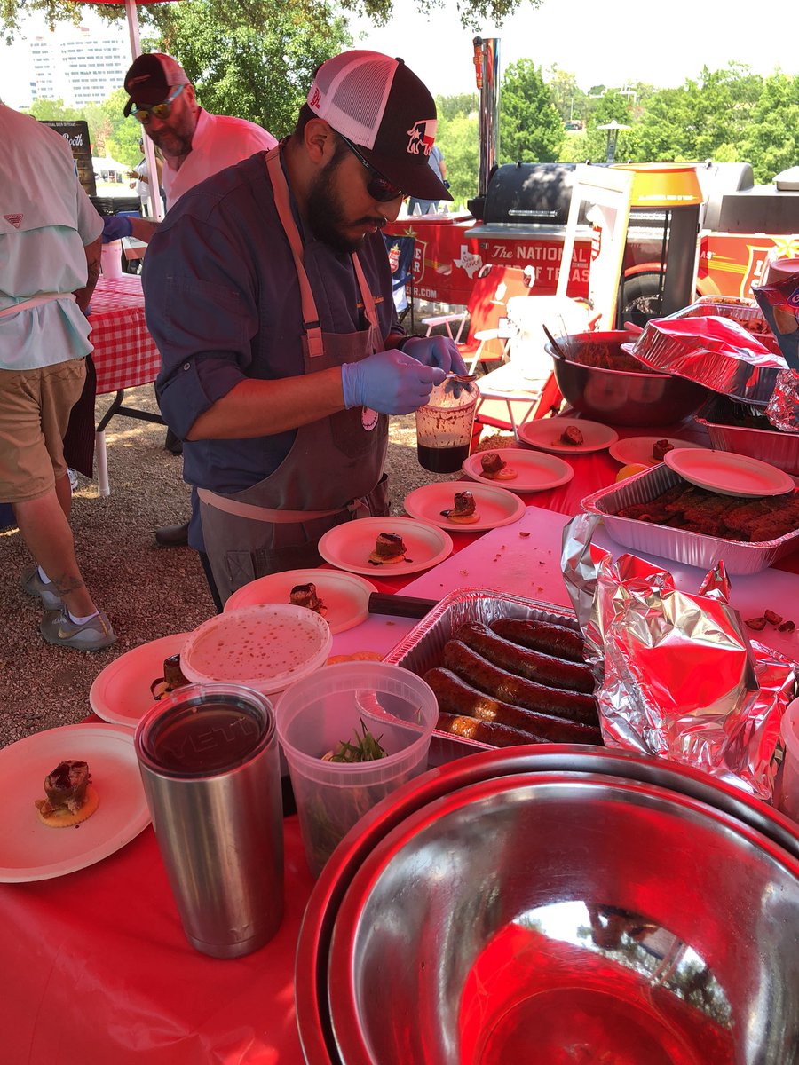 Free appetizers at the <a href="/LoneStarBeer/">Lone Star Beer</a> Garden until 5 today!