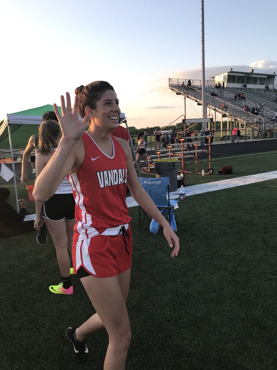 Vandal_Track's tweet photo. Congrats @plorose_ on a good Hs career! Lots of gold medals won over the past 3 season. https://t.co/7pctu6QhMI