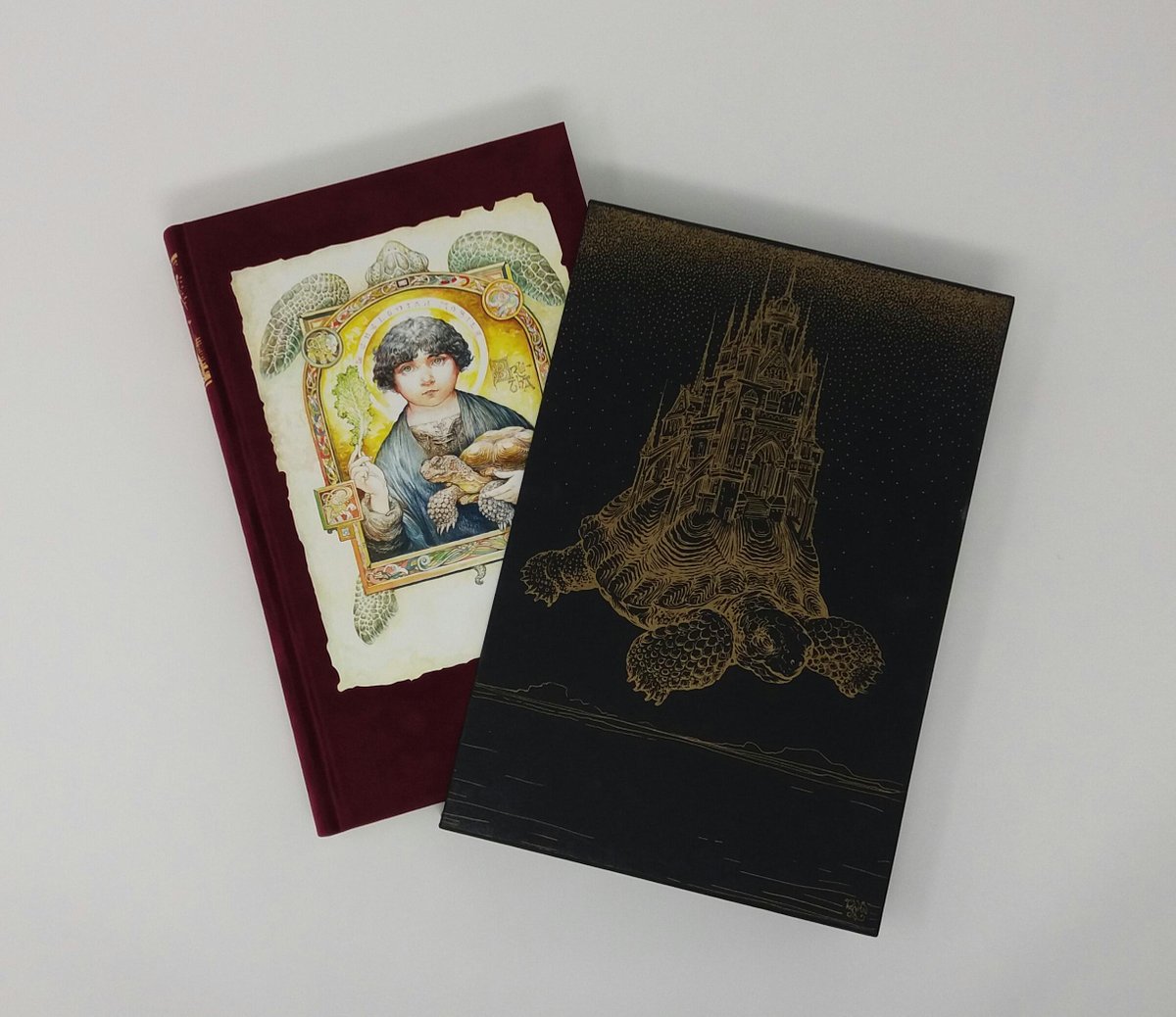foliosociety's tweet photo. **GIVEAWAY** To celebrate #TerryPratchettDay, we’re giving you a chance to win a copy of our stunning edition of Small Gods, illustrated by Omar Rayyan. RT to enter, the giveaway is open worldwide and closes midnight GMT Mon 30 April. https://t.co/mYatcGLSpK https://t.co/pQkbZfq5Vf