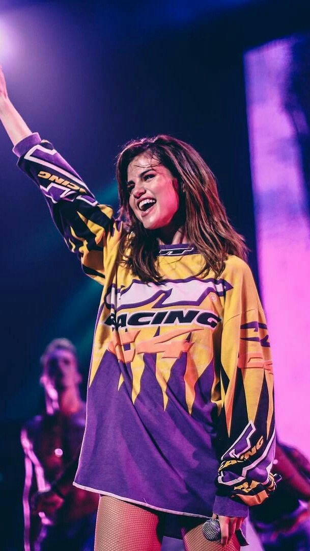 selincelik05's tweet photo. Forever Selenator 👄 #selenator #SelenaGomez #selena #Revival #selenamariegomez #mariegomez https://t.co/cYJAF4N9Bt