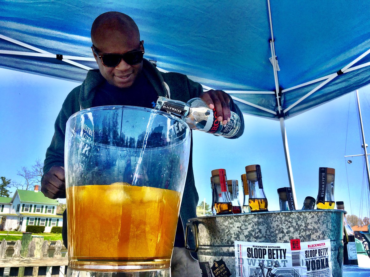 BlackwaterTM's tweet photo. Join us for #cocktails at #Winefest at #StMichaels! Come visit us #FoxysHarborGrille all weekend - #SloopBettyVodka is featured in a #BloodyMary, while #SloopBetty Honey makes up the delicious #MarylandMule. Tastings Noon - 5pm. Order drinks all weekday at #Foxy’s! https://t.co/BB50C7sser