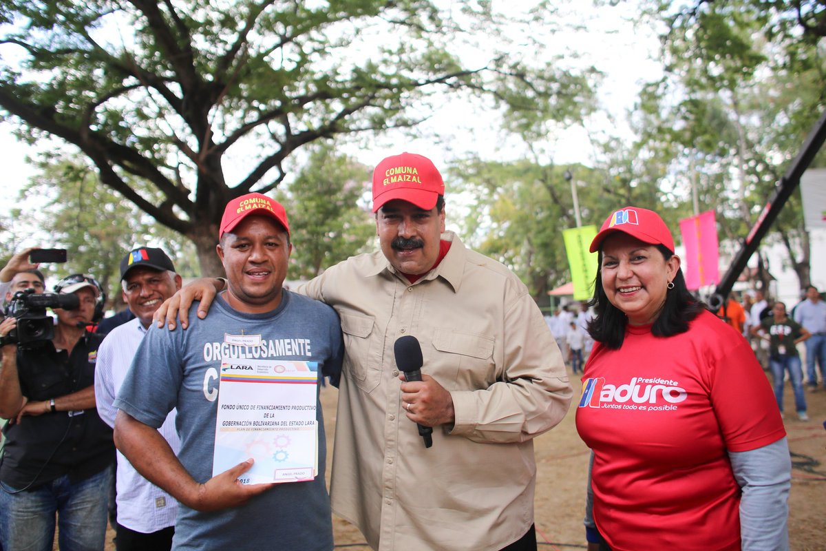 CarnetDLaPatria's tweet photo. #EnVivo 📺||  Pdte. @NicolasMaduro realiza entrega de financiamiento a productores del estado Lara, en la XII Feria Bolivariana caprina, ovina y Artesanal. || #VenezuelaEsPotencia2018 https://t.co/Q0HgWJrVLb