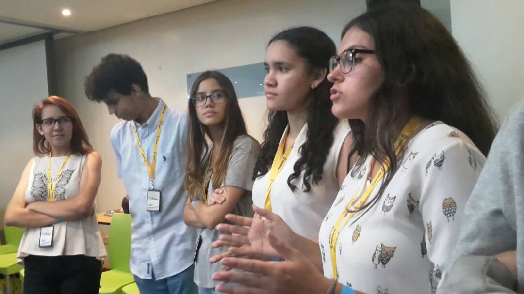 GomezMarcos's tweet photo. "Sabiendo qué son nuestros #ddhh estaremos más empoderados para garantizar que se nos respeten. En las escuelas, el ciberacoso es un problema que debemos atacar con más urgencia" @vincenzapj1
Grupo de trabajo Educación en Derechos Humanos #ForoN18 https://t.co/NndJUKL3Wr