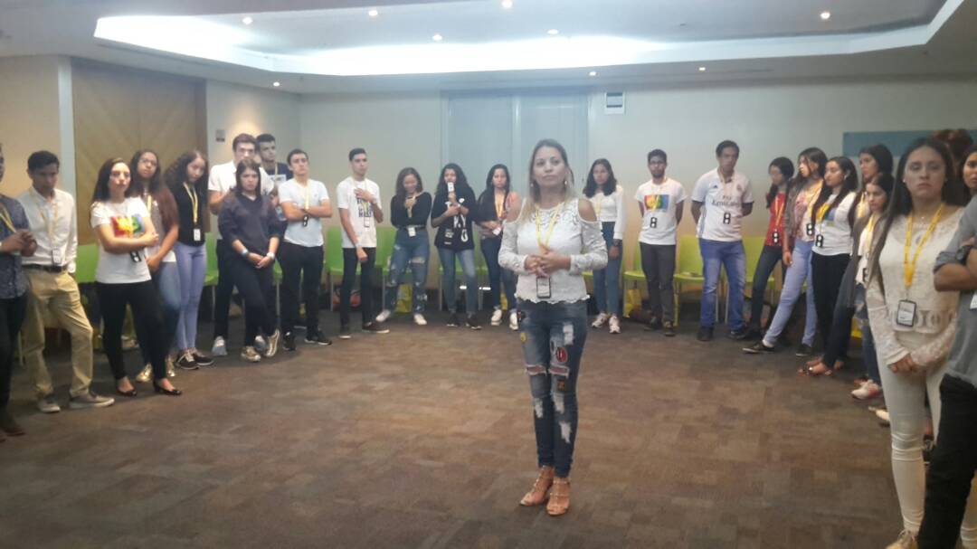 GomezMarcos's tweet photo. "Sabiendo qué son nuestros #ddhh estaremos más empoderados para garantizar que se nos respeten. En las escuelas, el ciberacoso es un problema que debemos atacar con más urgencia" @vincenzapj1
Grupo de trabajo Educación en Derechos Humanos #ForoN18 https://t.co/NndJUKL3Wr
