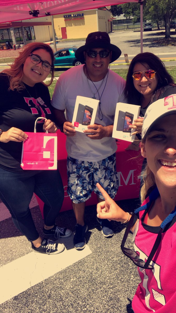 RealMaddyPipes's tweet photo. We love our #Veterans. The feeling we get helping veterans save money and get on #AmericasBestNetwork is indescribable! #AreYouWithUs #veterans #WeWontStop #TMobile @magenta_jessica @Brittanyyy_Ray @MalcolmDMcCloud @TMobileTruckTPA https://t.co/TpD6WAVZfP