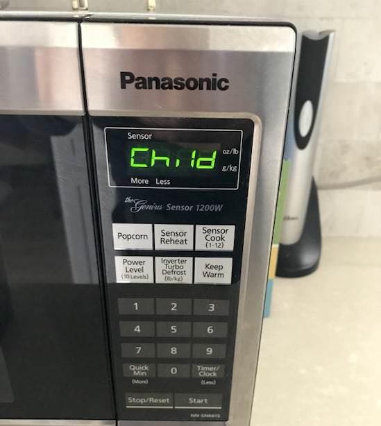 unglueapp's tweet photo. Set screen time limits on all devices in your home (except for this freaky microwave) with unGlue...  😉😂😉😂 Follow @HowToBeADad for more hilarious parenting content #screentime #unplug #unglue #PTA #parenting #parentinghacks https://t.co/0DMtEeAHCo