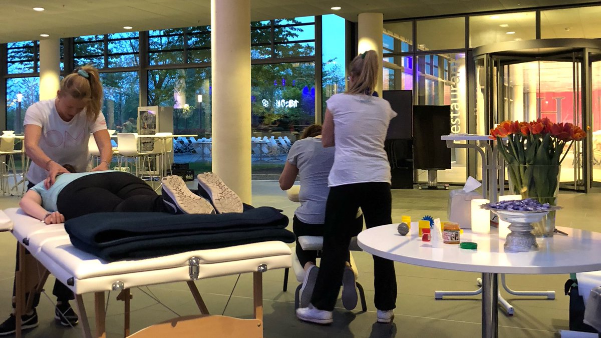 hackitover's tweet photo. Massage gefällig? Wir können nur erahnen wie anstrengend es ist für euch - also gönnt euch einen Moment Entspannung! #relax #enjoy https://t.co/SmfjiyGmys