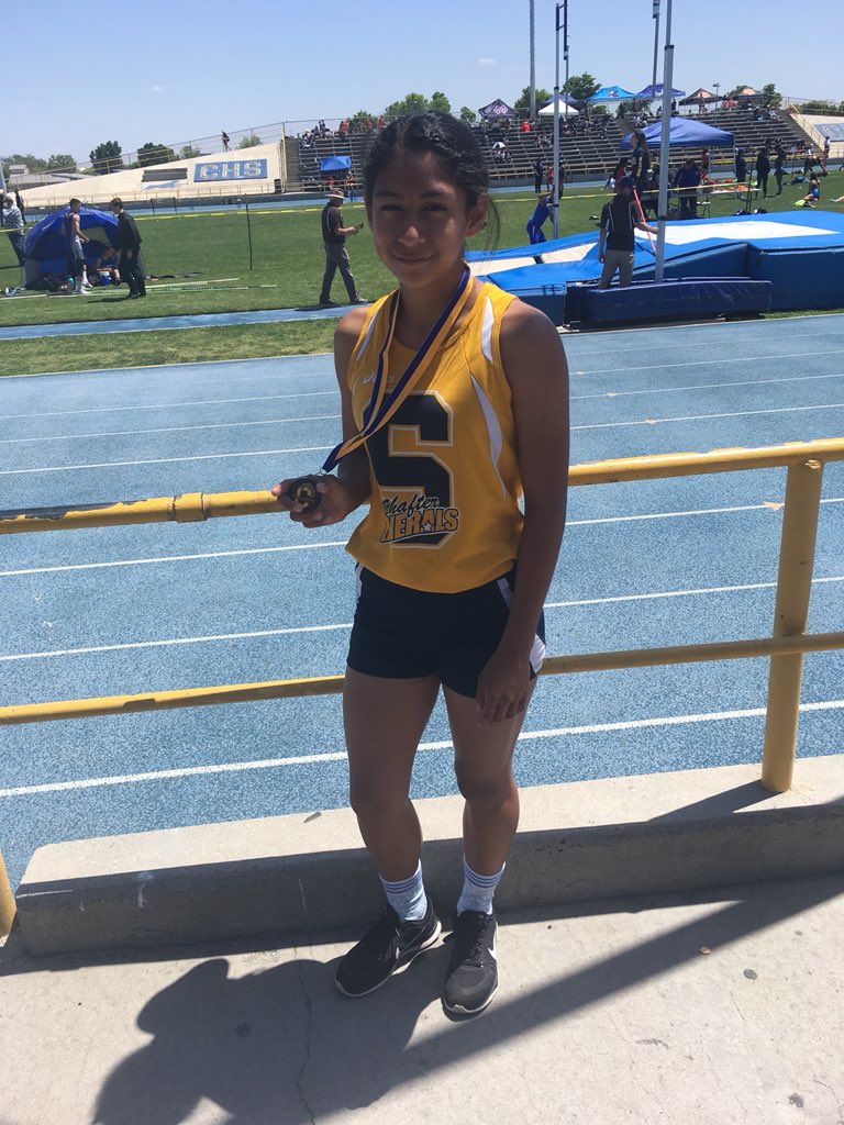 ShafterTrack's tweet photo. 3rd place in pole vault today and a new PR! #pvgang #shaftertrack https://t.co/RP4vAVw7k6